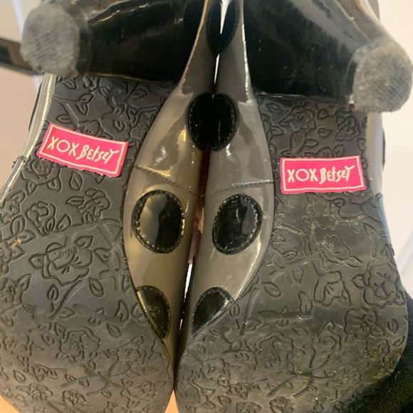 BETSEYVILLE Polka dot patent pumps - Picture 8 of 10